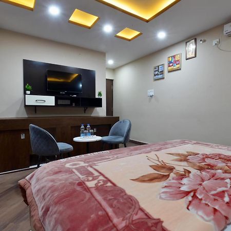 Hotel Lilac Doors Патна Экстерьер фото