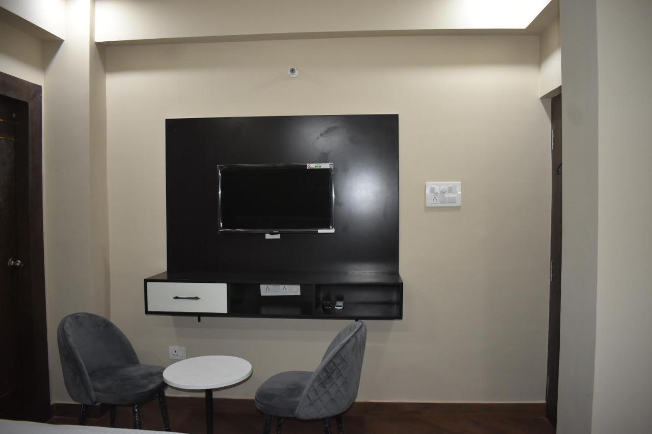 Hotel Lilac Doors Патна Экстерьер фото