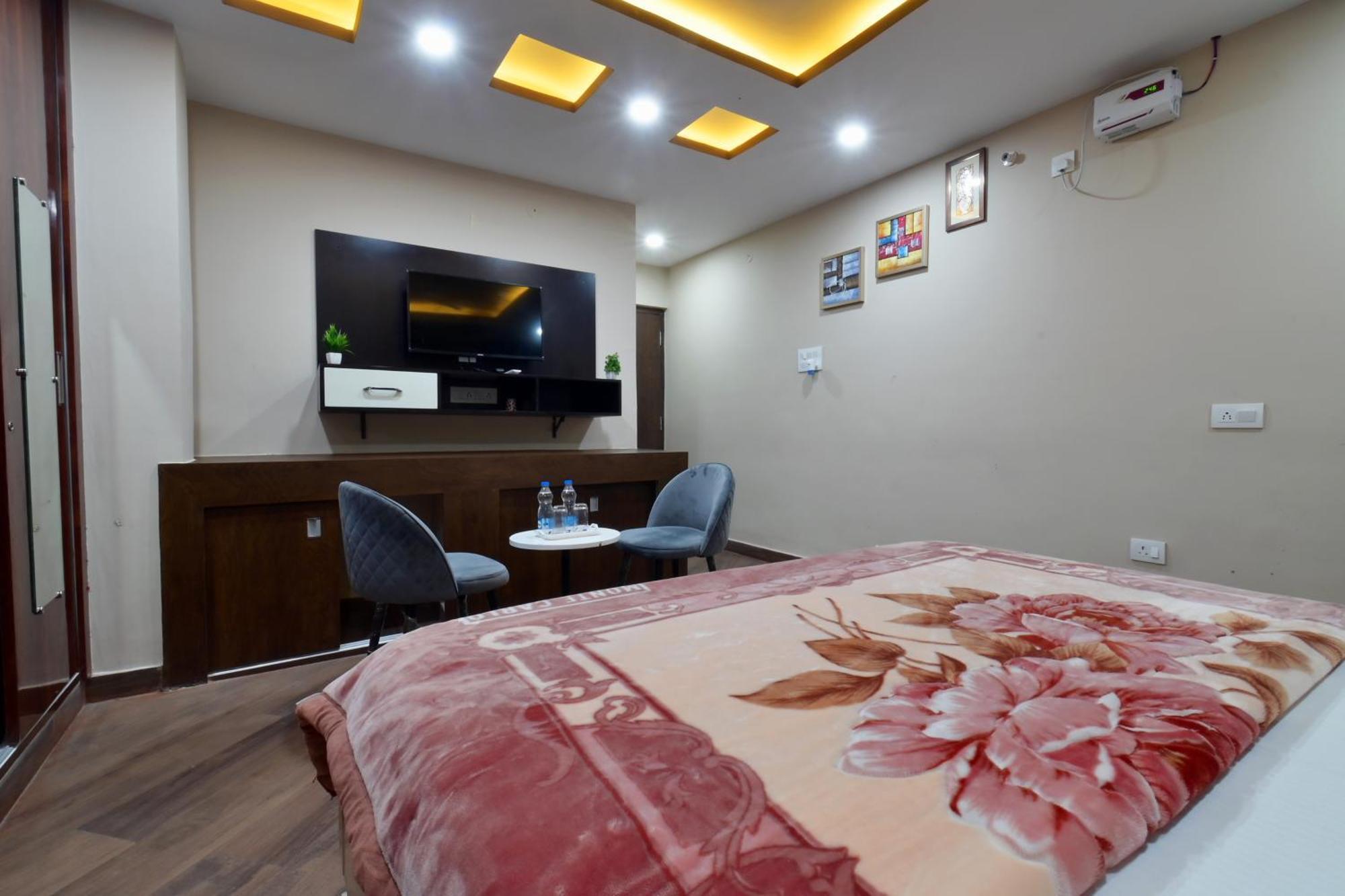 Hotel Lilac Doors Патна Экстерьер фото